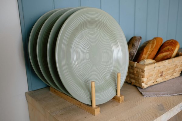 Nettoyage facile : votre égouttoir en bois toujours impeccable